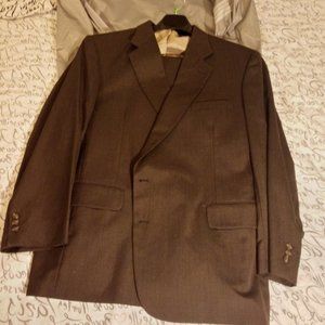 Men's Suit 48R